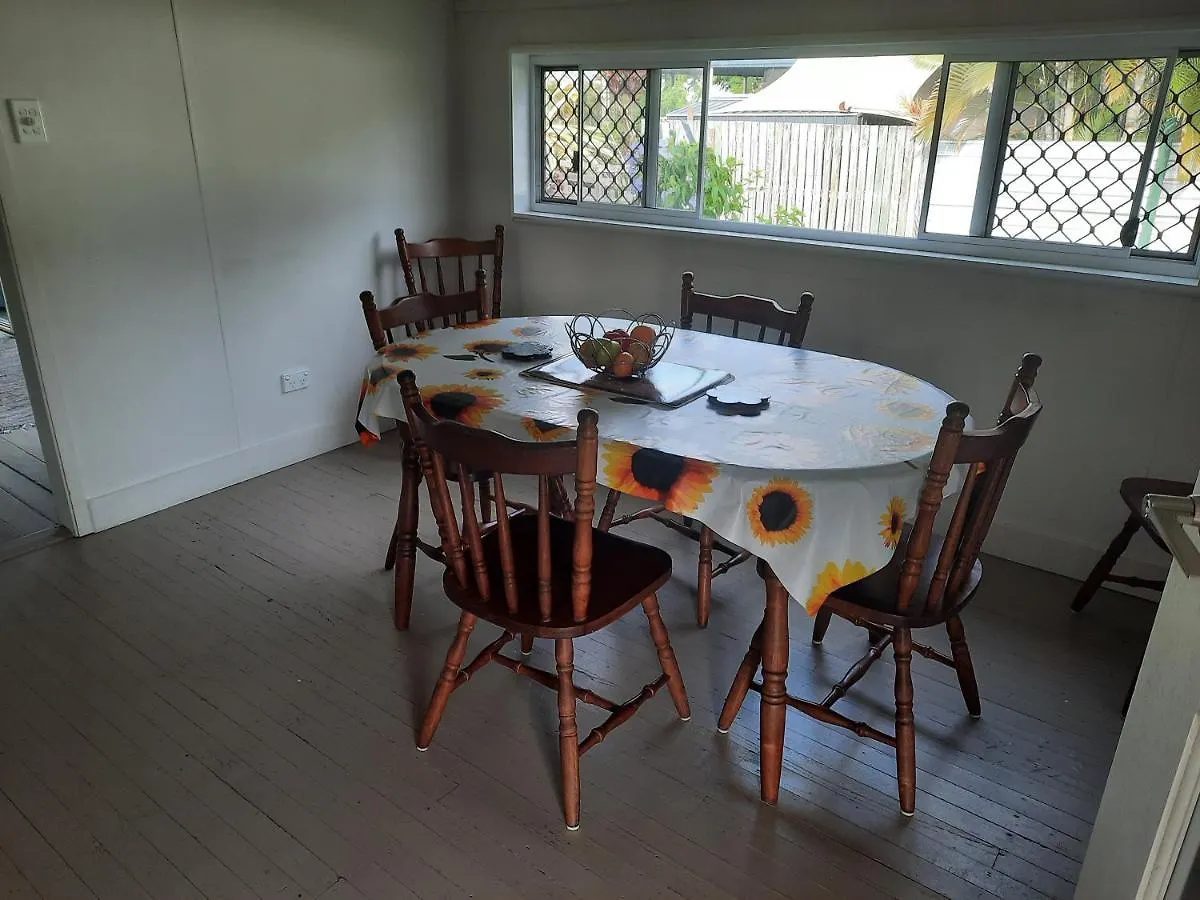 Churchill Cottage- 94 Churchill St Maryborough Qld Holiday home