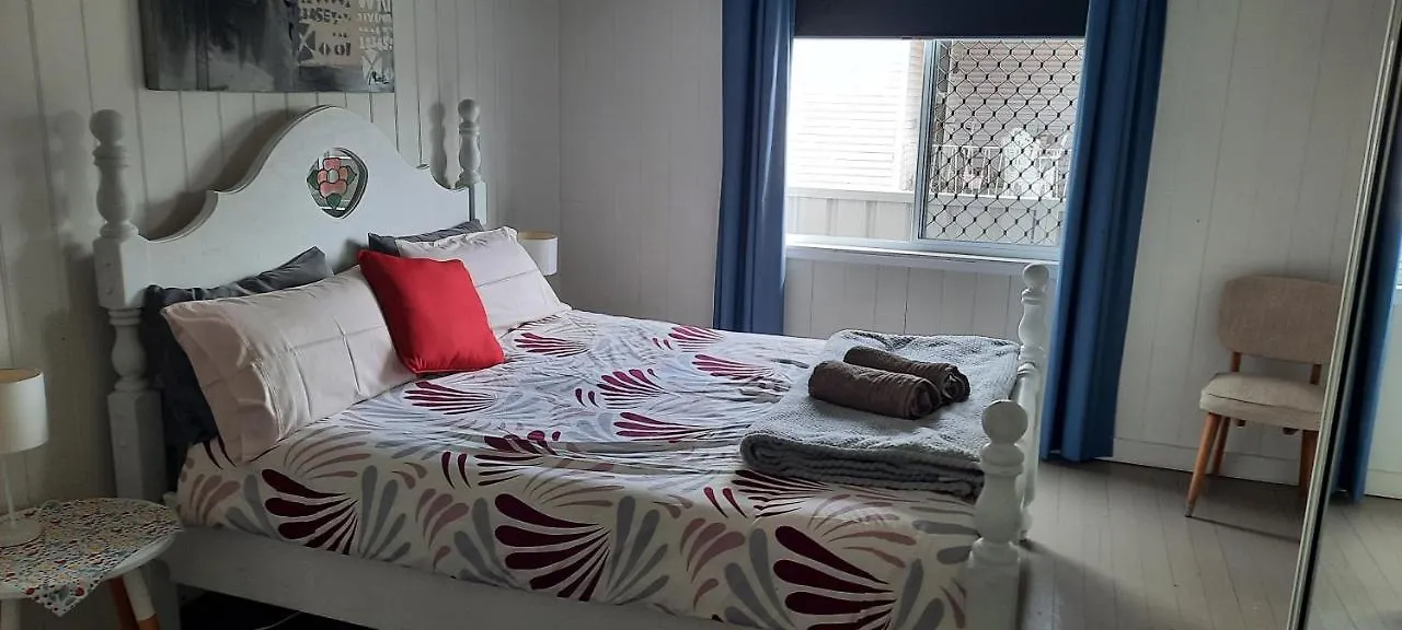 Churchill Cottage- 94 Churchill St Maryborough Qld Holiday home
